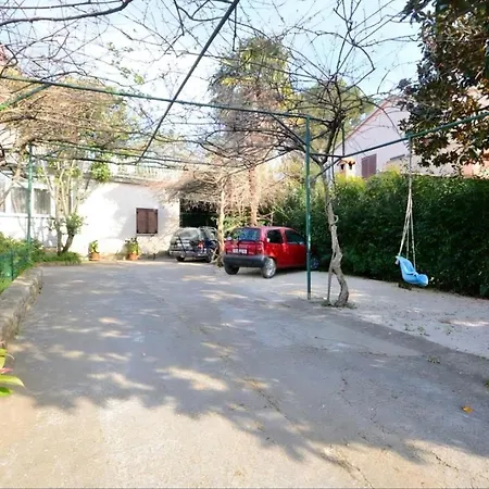Ivaana Mit Privatparkplatz Apartment *