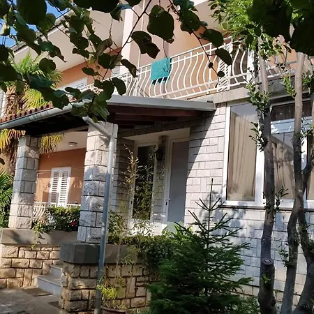 Apartment Ivaana Mit Privatparkplatz Rovinj